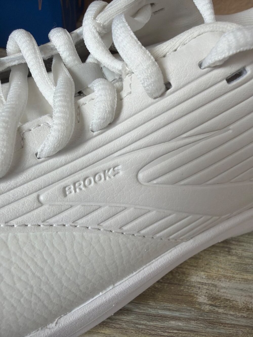 Brooks Addiction Walker 2 Women's White Leather Walking Shoes Sz 10.5 USED w/Box - Picture 11 of 13